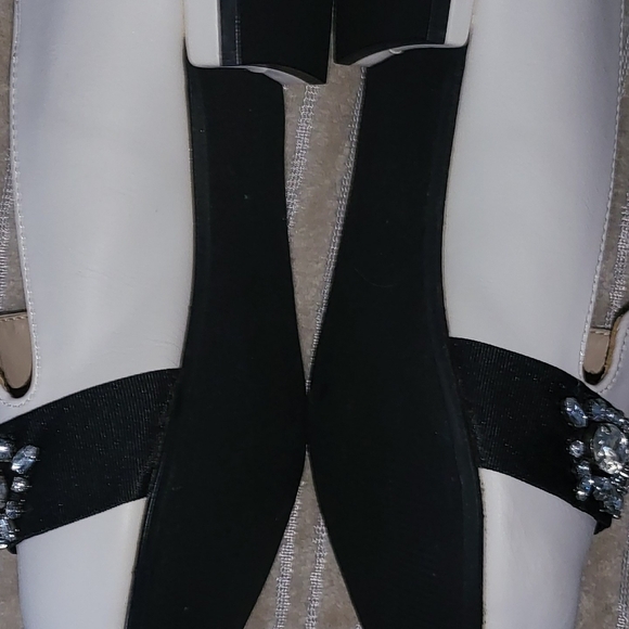 Reposhing Just Fab Woman’s Pointed Toe White Flats with Gem Detail Size 8.5 - Picture 8 of 11